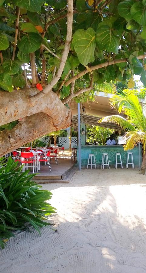 Idle Awhile Beach Hotel Negril Exterior photo