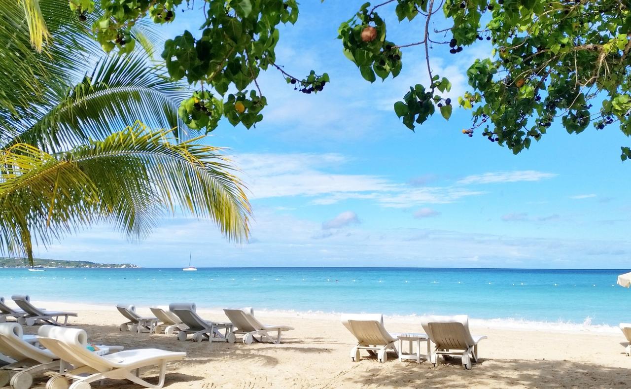 Idle Awhile Beach Hotel Negril Exterior photo